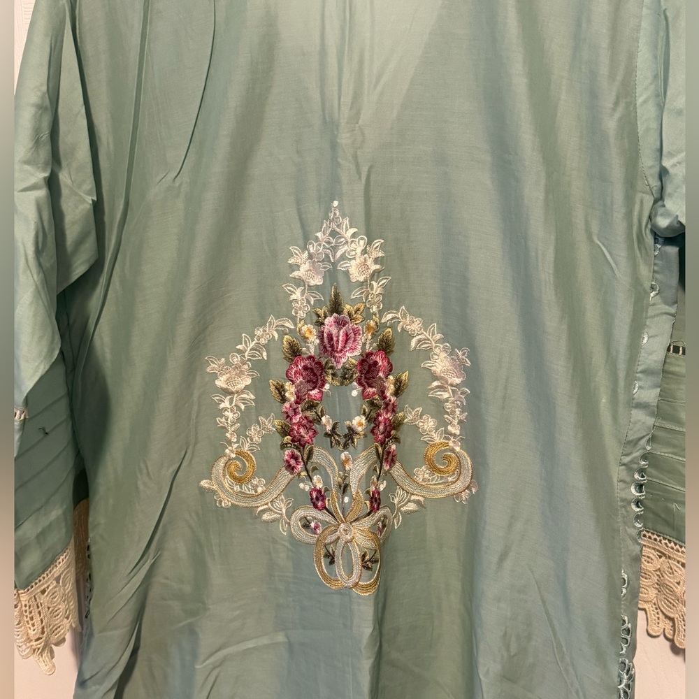 Pakistani L/Indian Designer Outfit. - image 5